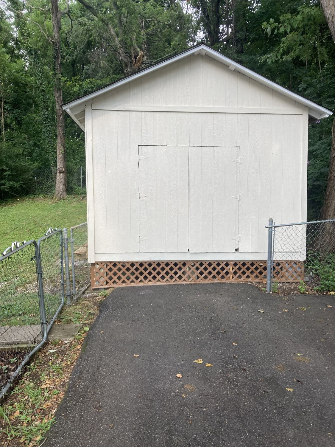 Detached garage thumbnail